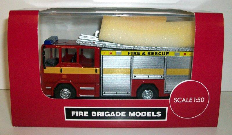 Fire Brigade Models 1/50 Scale - FBM6 Dennis Sabre XL Stripe Fire engine