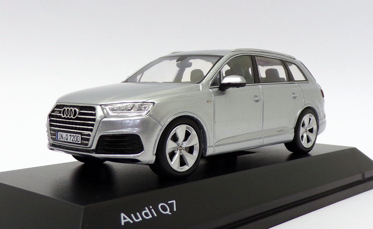Spark 1/43 Scale Model Car 501.14.076.13 - Audi Q7 - Foil Silver