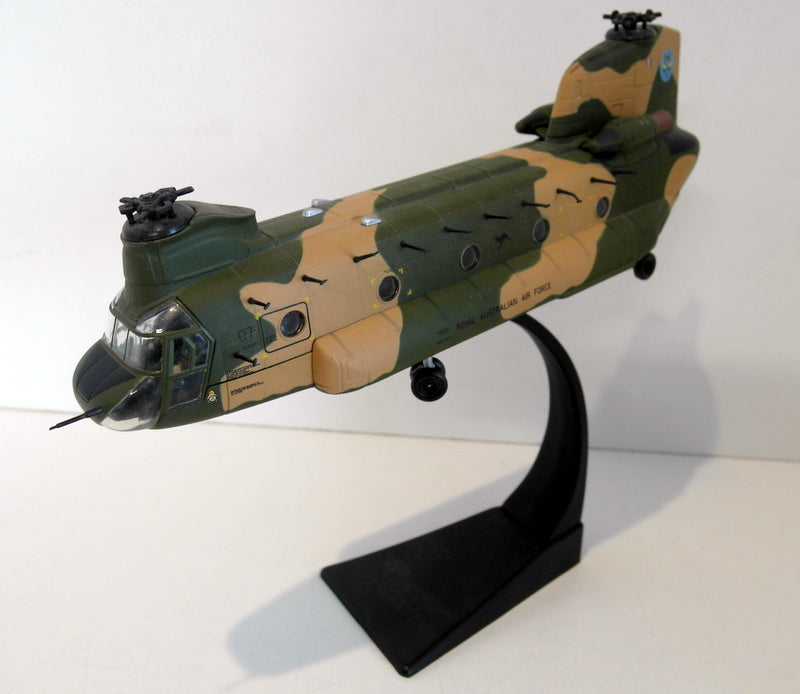 Corgi 1/72 AA34205 Boeing Vertol CH-47C Chinook 12Sqn Australian