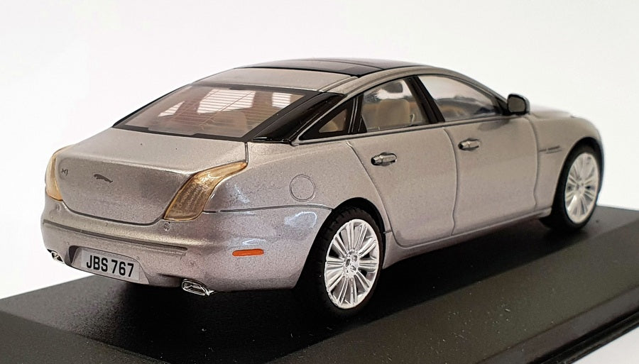Atlas Editions 1/43 Scale Model Car 4 641 124 - Jaguar XJ - Silver