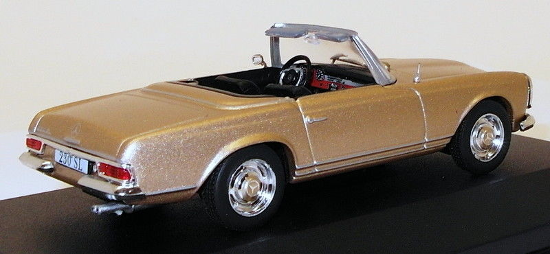 Atlas Editions 1/43 Scale Model Car 7 905 003 - 1963 Mercedes Benz 230 SL Gold