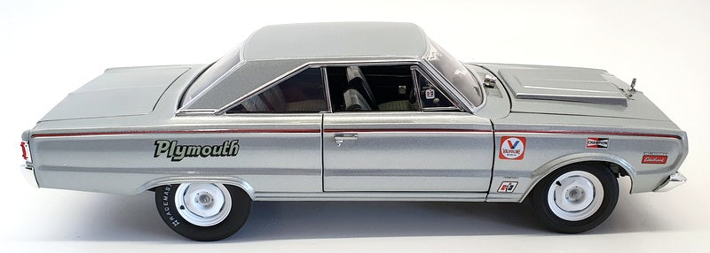 ACME 1/18 Scale A1806704 - 1967 Plymouth Belvedere Lightweight Silver Bullet