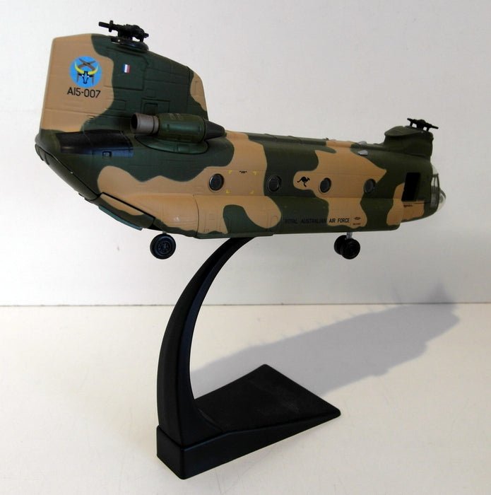 Corgi 1/72 AA34205 Boeing Vertol CH-47C Chinook 12Sqn Australian