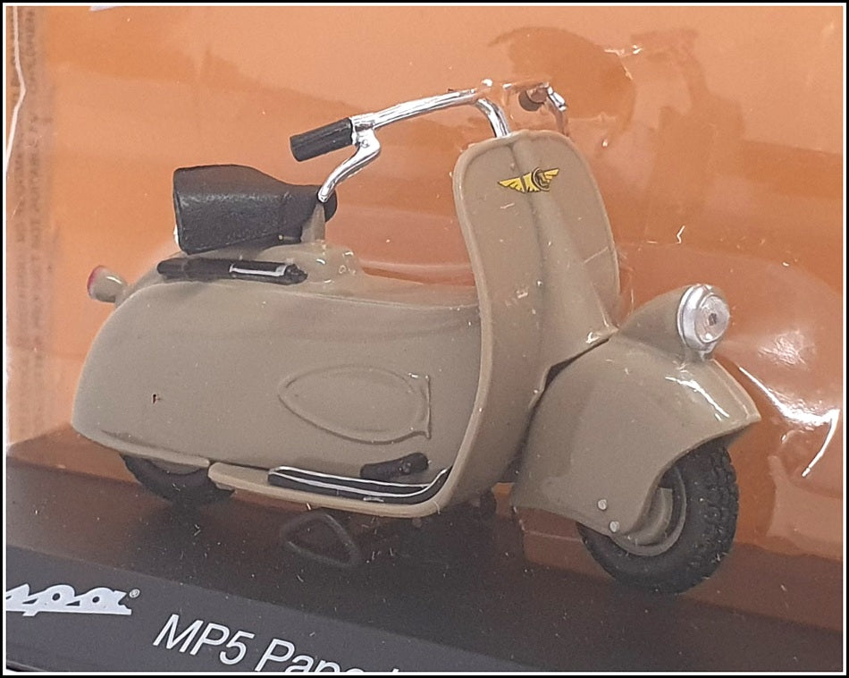 Altaya 1/18 Scale Diecast #26 1945 Piaggio Vespa MP5 Paperino
