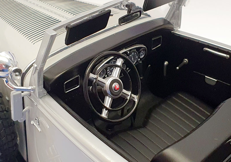 Model Car Group (MCG) 1/18 Scale MCG18208 - Mercedes Benz G4 - Black/White