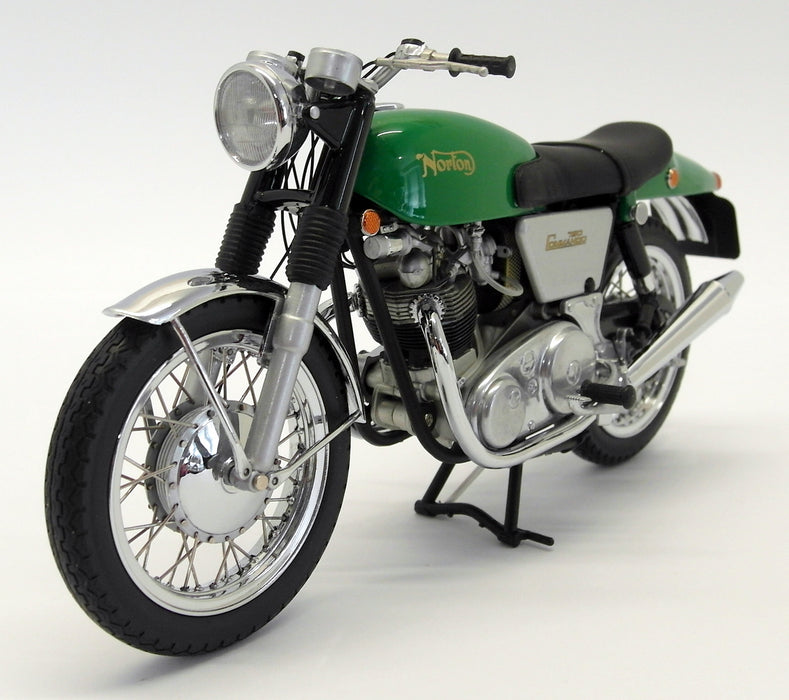 Minichamps 1/12 Scale 122 132000 Norton Commando 750 Fastback 1968 Green