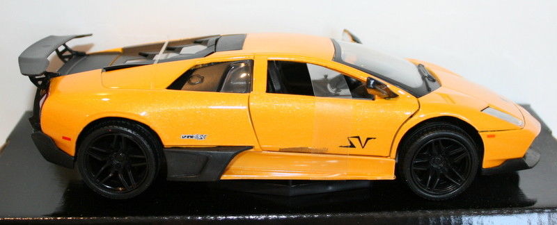 MotorMax 1/24 Scale Metal Model 73350 - Lamborghini Murcielago LP670-4 SV Yellow