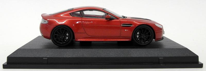 Oxford Diecast 1/43 Scale AMVT001 - Aston Martin V12 Vantage S - Volcano Red