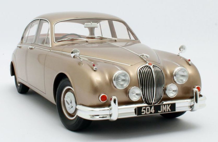 12ART 1/12 Scale Model Car 1001050 - 1968 Jaguar MkII - Metallic Gold