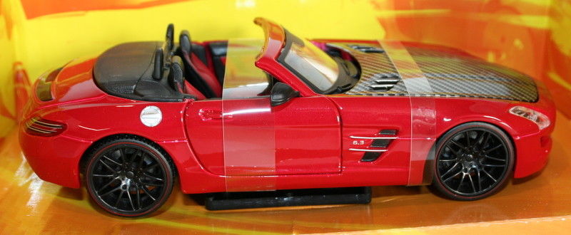Maisto Exotics 1/24 Scale 31370 - Mercedes Benz SLS AMG Roadster - Red