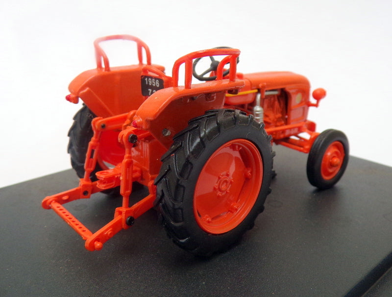 Hachette 1/43 Scale Model Tractor HT037 - 1956 Renault D22 - Orange