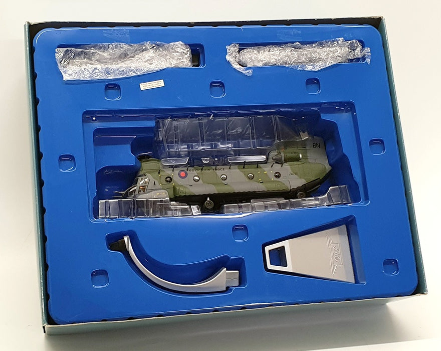 Corgi 1/72 AA34202 - Boeing Vertol Chinook HC.1 18Sqn RAF Falklands