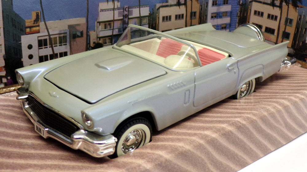 Corgi Diecast 39902 - Ford Thunderbird & Marilyn Monroe Figure