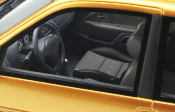 Otto Mobile 1/18 Scale Resin OT893 - 2000 Citroën Saxo VTS - Jaune Heliodor