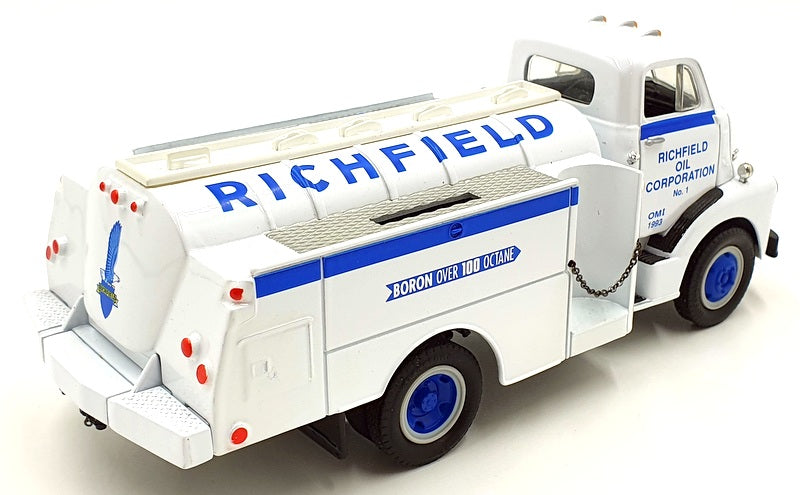 First Gear 1/34 Scale 28-1040 - 1952 GMC Fuel Tanker Richfield