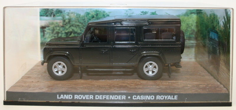 Fabbri 1/43 Scale Diecast Model - Land Rover Defender - Casino Royale