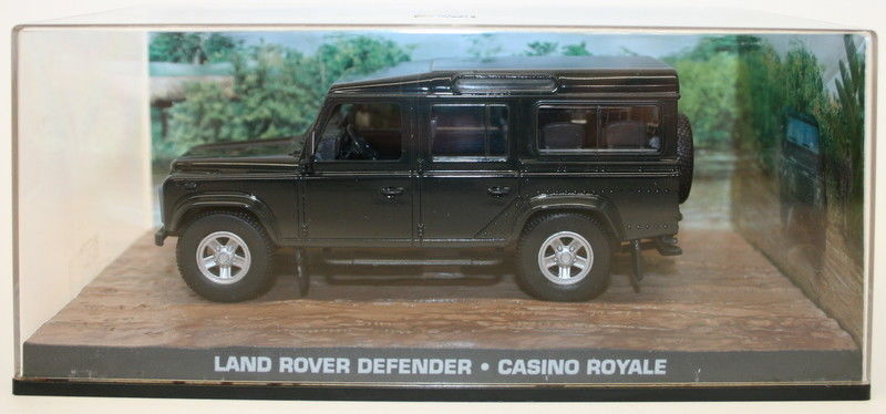 Fabbri 1/43 Scale Diecast Model - Land Rover Defender - Casino Royale