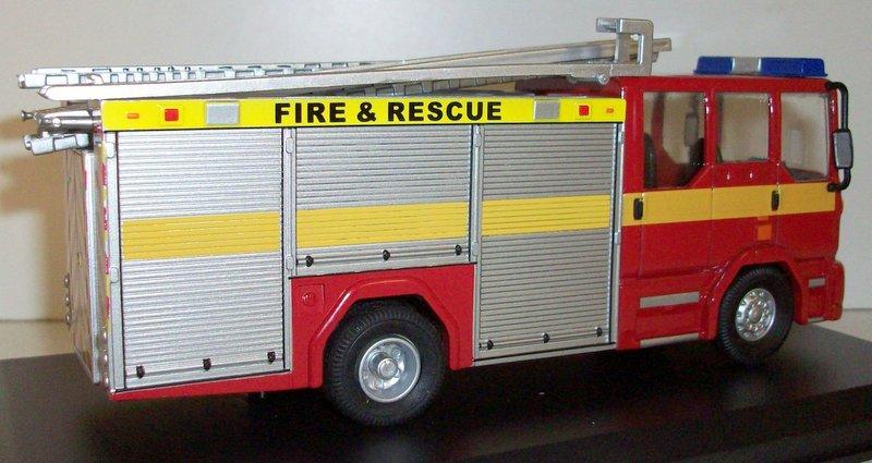 Fire Brigade Models 1/50 Scale - FBM6 Dennis Sabre XL Stripe Fire engine