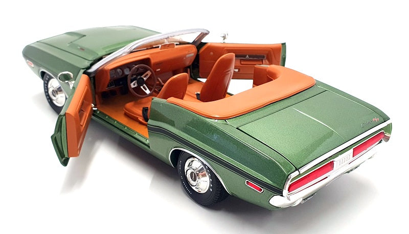 Greenlight 1/18 Scale 13586 - 1970 Dodge Challenger R/T - Green
