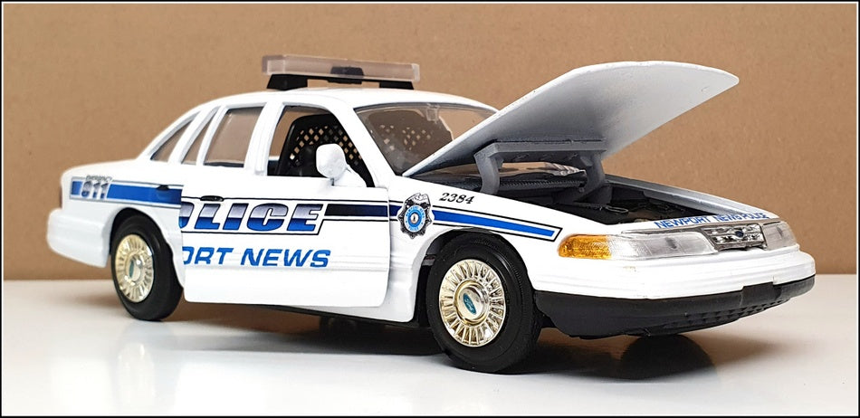 Motormax 1/24 Scale 76102B - Ford Crown Victoria Police - Newport News