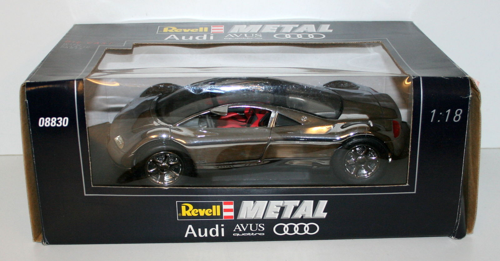 REVELL 1/18 08830 AUDI AVUS QUATTRE SILVER