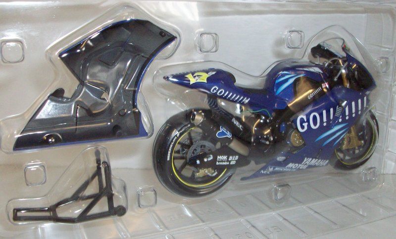 Minichamps 1/12 Scale - 122 043017 Yamaha YZR-M1 Fortuna Gauloises Tech3 N. Abe Minichamps 1/12 Scale - 122 043017 Yamaha YZR-M1 Fortuna Gauloises Tech3 N. Abe