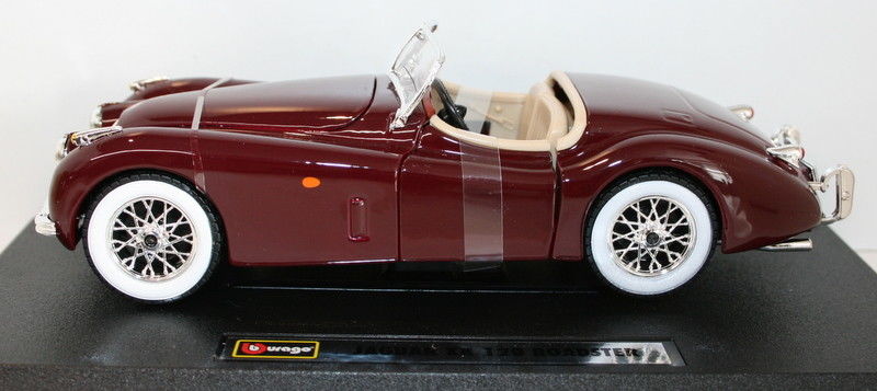 Burago 1/24 Scale 18-22018 - Jaguar XK120 Roadster - Burgundy