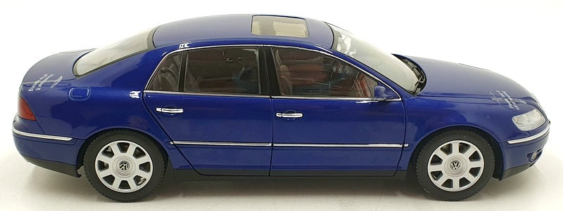 Autoart 1/18 Scale Diecast DC26123F - Volkswagen V.W Passat - Blue
