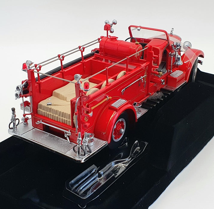 Road Signature 1/24 Scale 20098 - 1935 Mack Type 75BX - Red