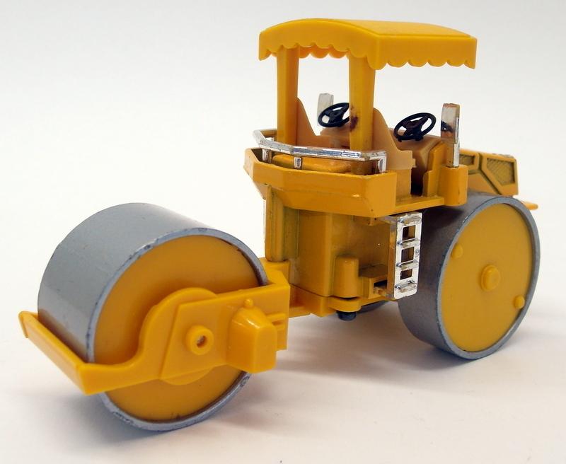Roadmaster / Autoclub 1/64 Scale Diecast CONS Macadam Roller + B22 Roller