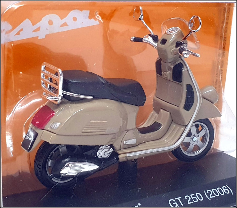 OPO 10 Miniaturroller 1/18 – Vespa GT 250 Braun 2006, Sammler-Modell Von Maisto