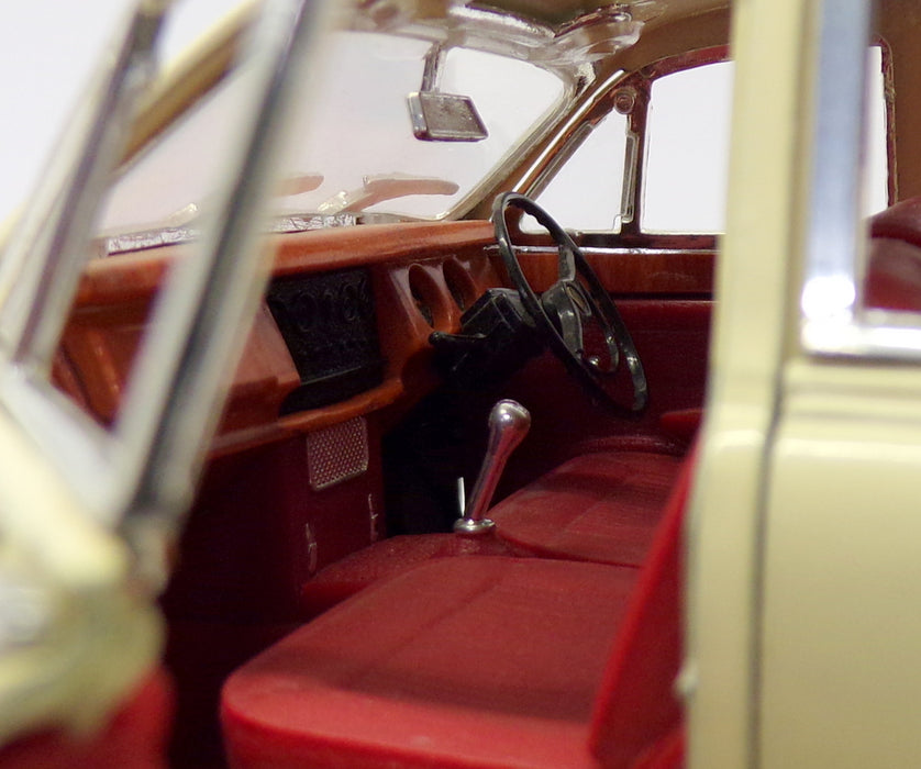 Maisto 1/18 Scale Model Car 31833 - 1959 Jaguar Mark 2 - Cream