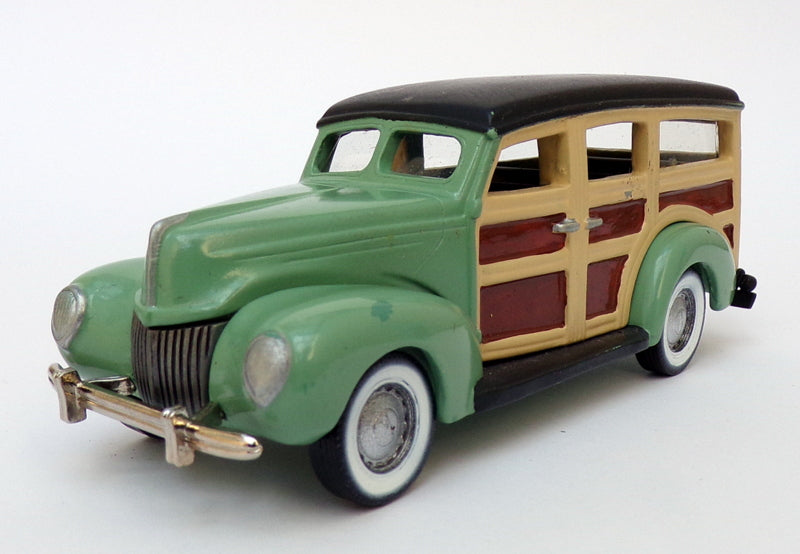 Unbranded 1/43 Scale UF201 - 1940s Ford Woody Wagon - Green/Black