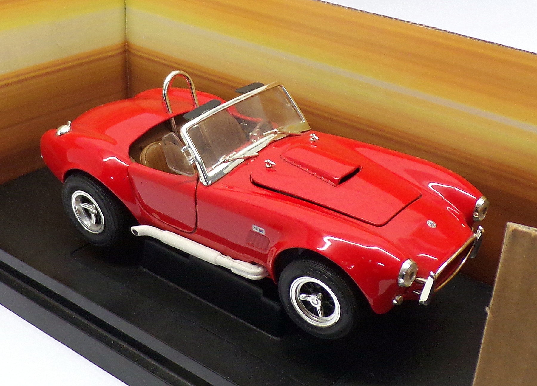 Ertl American Muscle 1/18 Scale 32760 - 1966 Shelby Cobra - Red