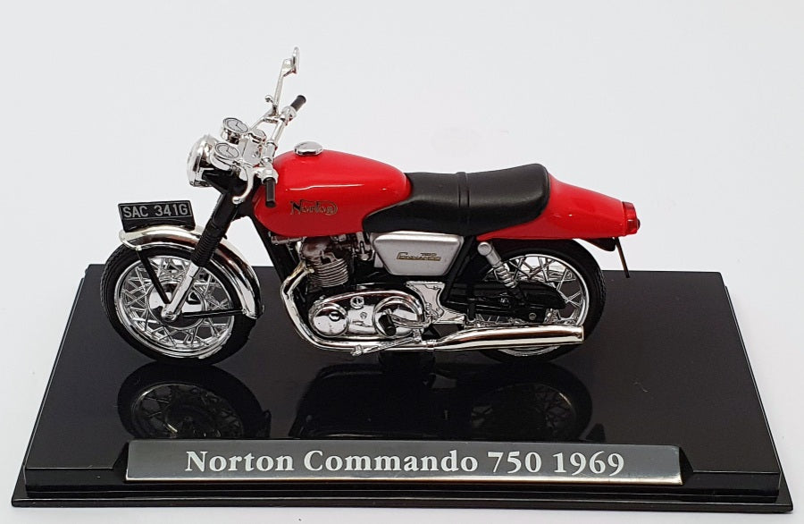 Atlas Editions 1/24 Scale 4 658 103 - 1969 Norton Commando 750 Motorbike - Red