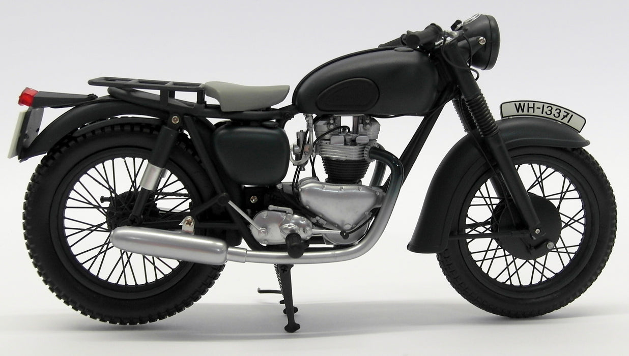 Minichamps 1/12 Scale Diecast 122 133500 Triumph TR6 Steve McQueen Great Escape