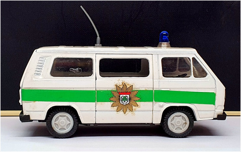 Conrad 1/43 Scale 3066 - Volkswagen Transporter Polizei - White/Green