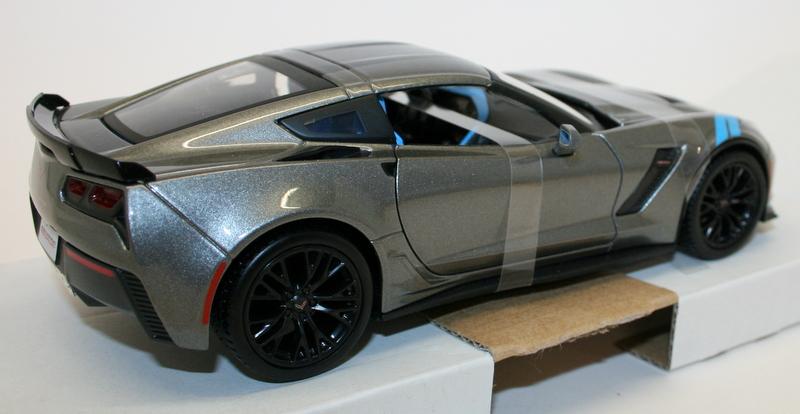 Maisto 1/24 Scale Metal Model Car - 31516 - 2017 Corvette Grand Sport - Gunmetal