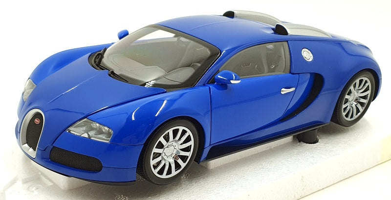 Minichamps 1/18 Scale Diecast 100 110821 Bugatti Veyron 2009 - Lgt Blue/DK blue