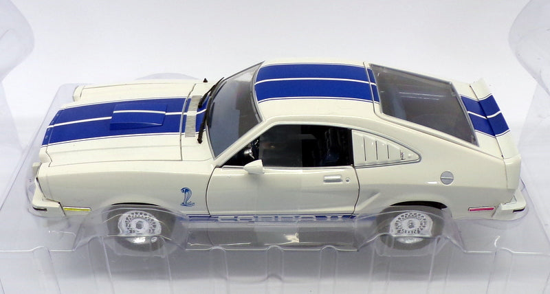 Greenlight 1/18 Scale 5D098 - 1976 Ford Mustang Cobra II - White/Blue