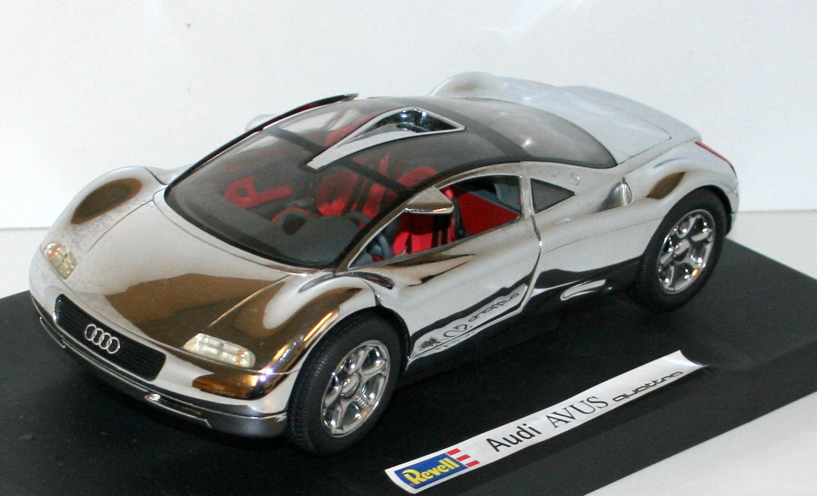 REVELL 1/18 08830 AUDI AVUS QUATTRE SILVER