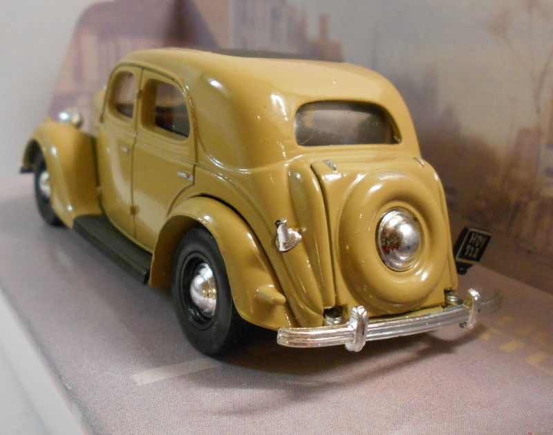 Dinky 1/43 Scale Diecast Model DY5-C 1950 FORD V8 PILOT FAWN