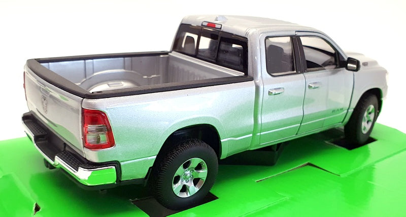Welly 1/27 Scale Model Car 24104W - 2019 RAM 1500 - Silver