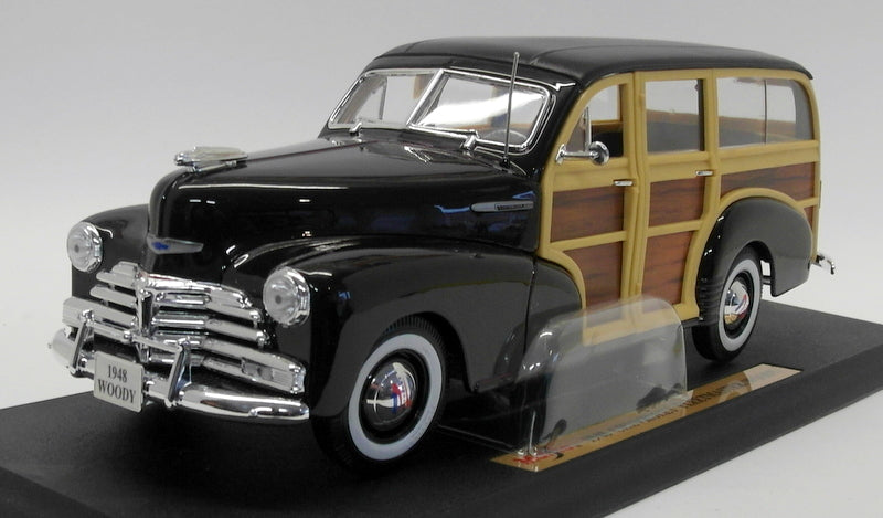 Maisto 1/18 Scale Diecast - 31854 1948 Chevrolet Fleetmaster Woody Burgundy