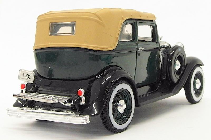 National Motor Museum Mint 1/32 Scale SS-T5350 - 1932 Ford Convertible Sedan