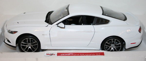 Maisto 1/18 Scale Metal Model 38133 - 2015 Ford Mustang GT - White