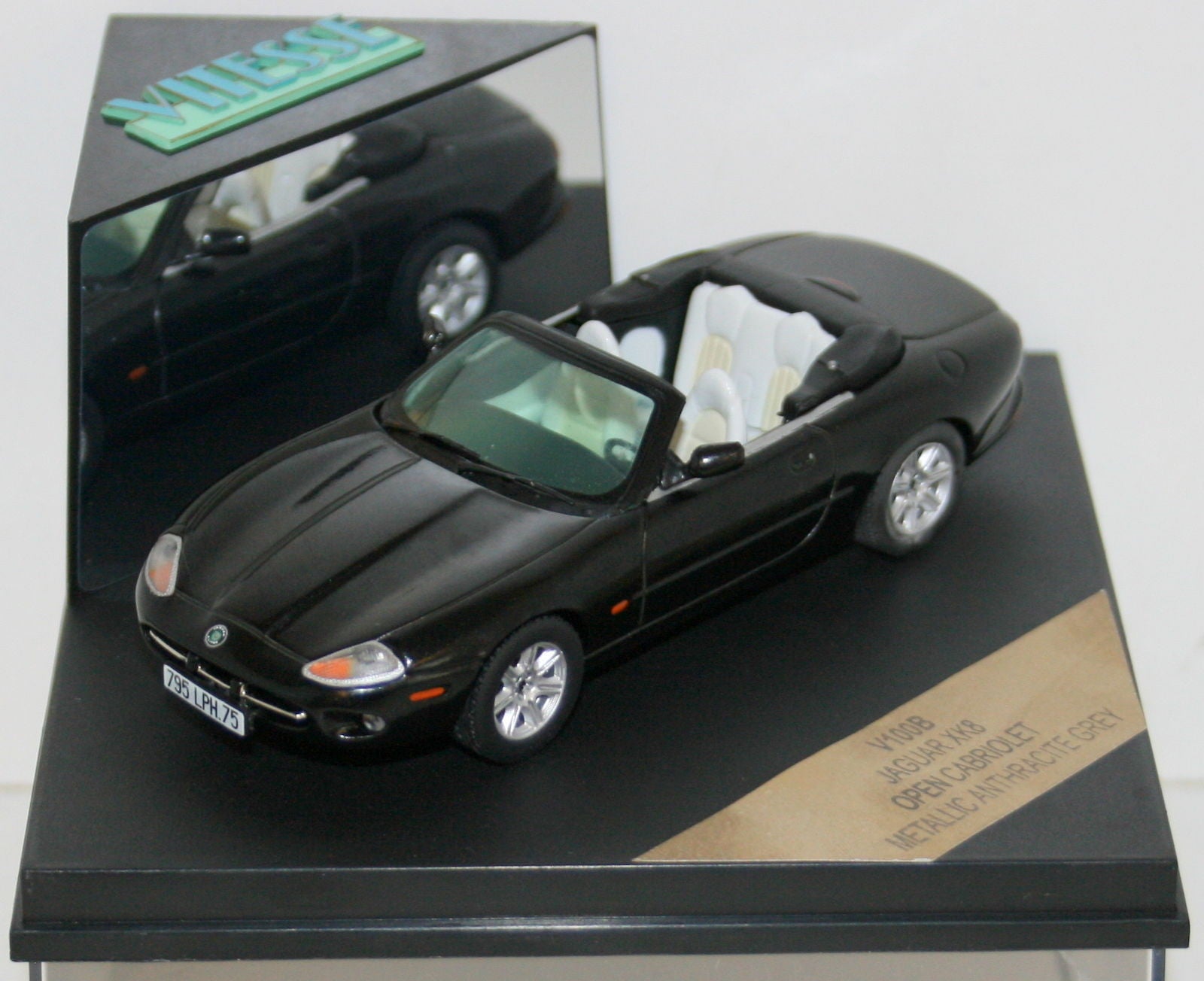 VITESSE 1/43 V100B JAGUAR XK8 OPEN CABRIOLET MET. GREY
