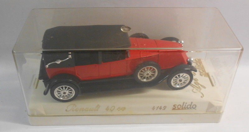 Solido 1/43 Scale Metal Model - SO131 RENAULT 40CO 4149 RED