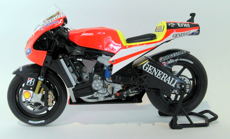 Minichamps 1/12 Scale Diecast 122 110046 Ducati Desmosedici GP11 2011 Rossi