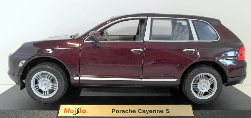 Maisto 1/18 Scale Diecast 31635 - Porsche Cayenne S - Dark red